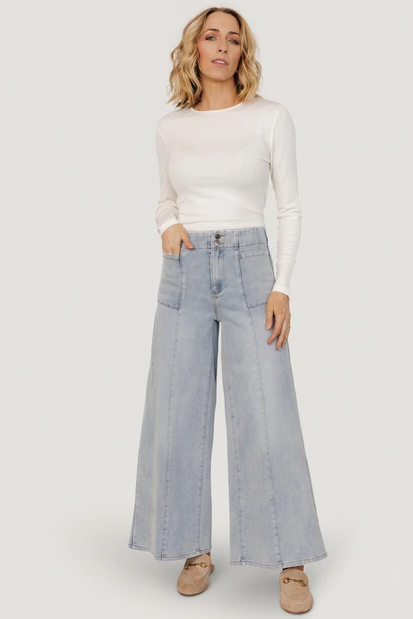 Emmi Mid Rise Wide Leg Jeans | Light Wash