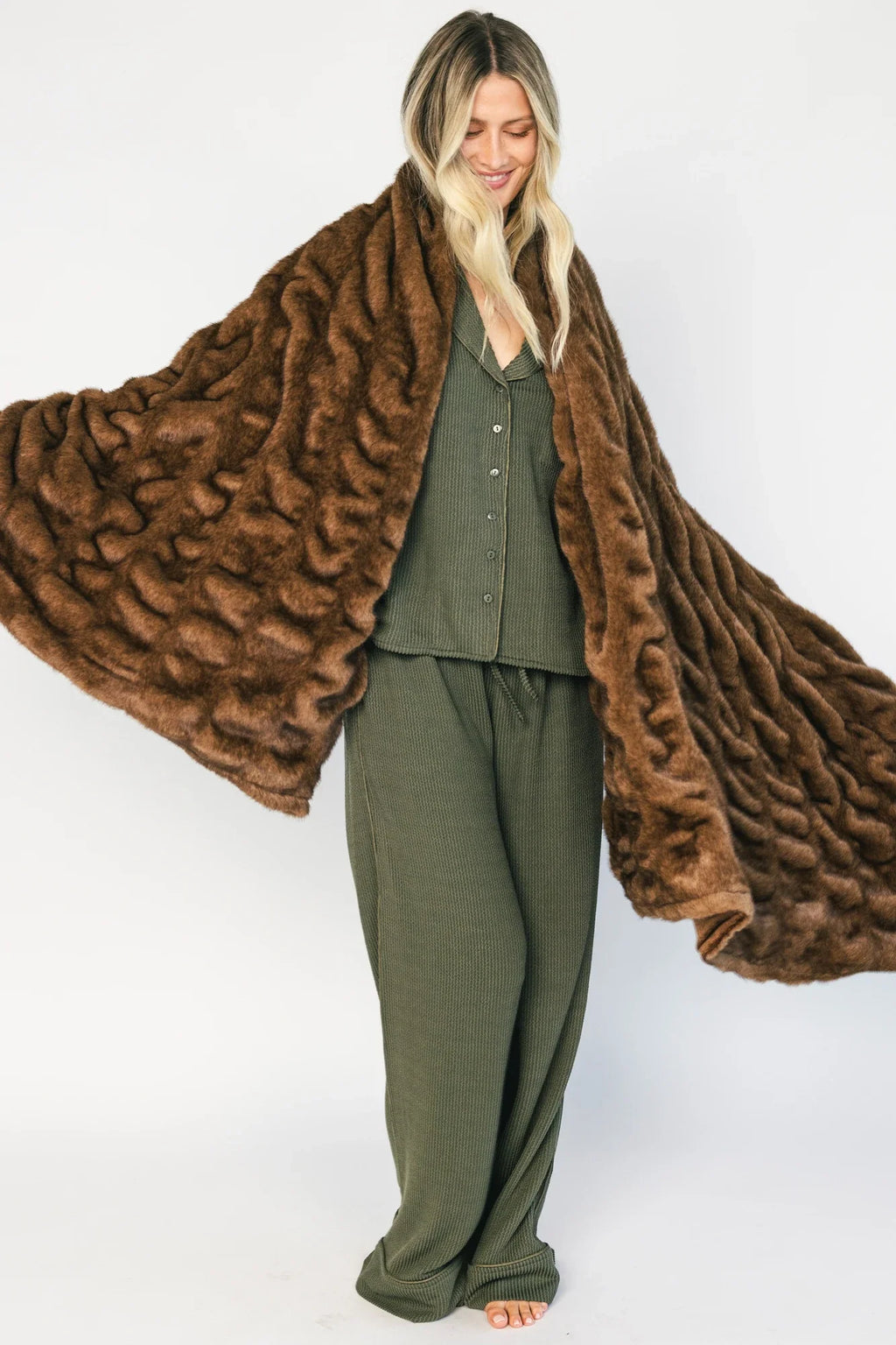 Sunday Throw Blanket | Brown