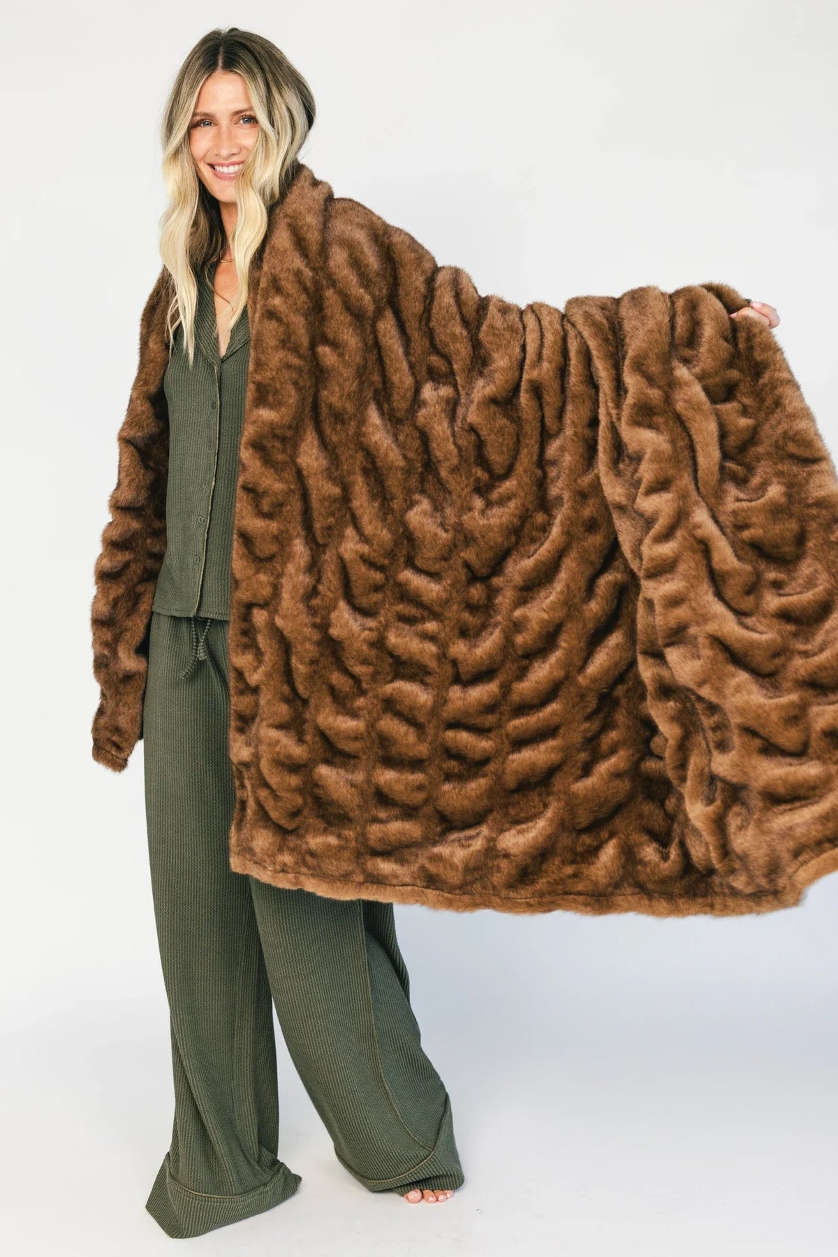 Sunday Throw Blanket | Brown Main image