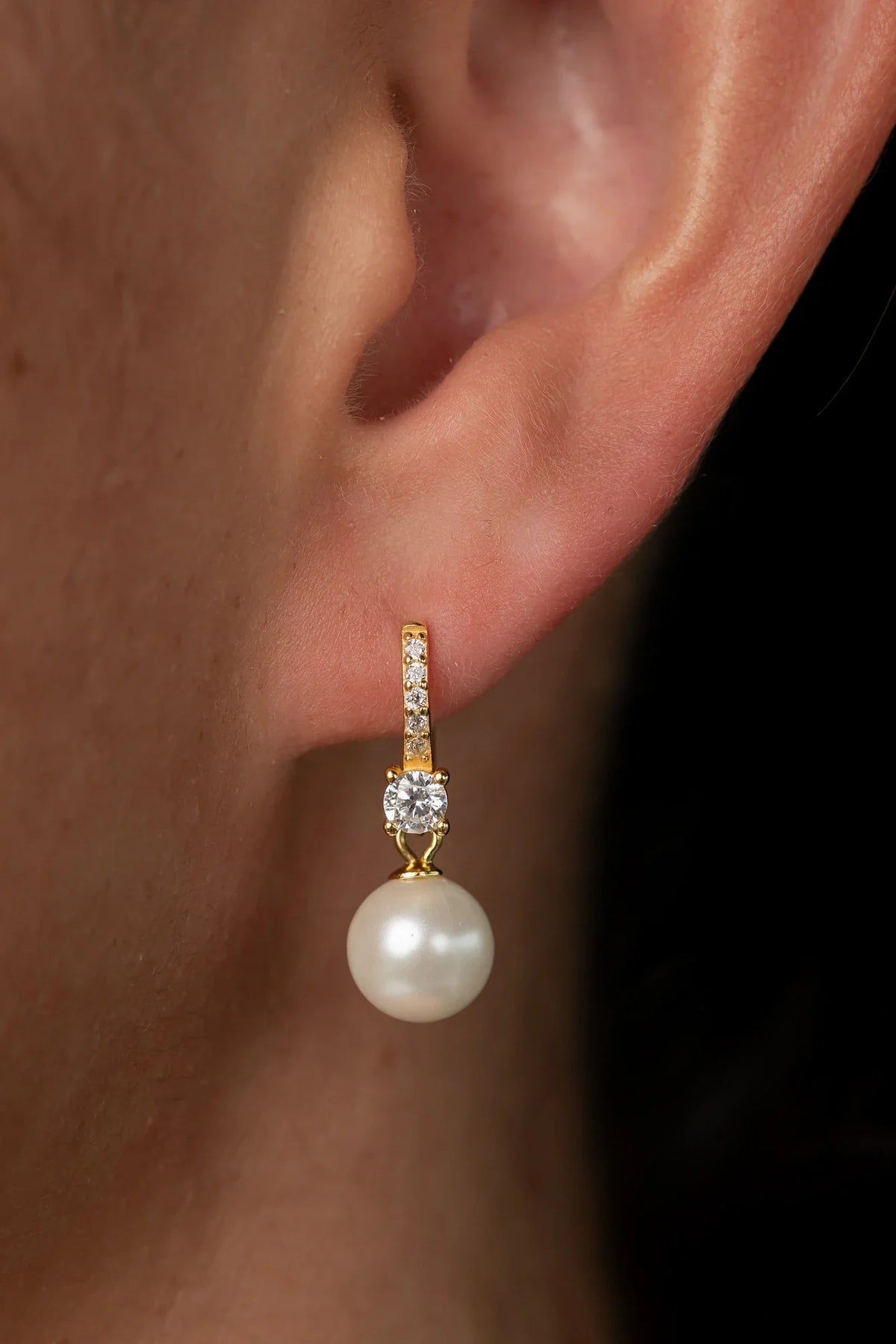 Isabella Pearl Hoop Earrings | Gold Main image