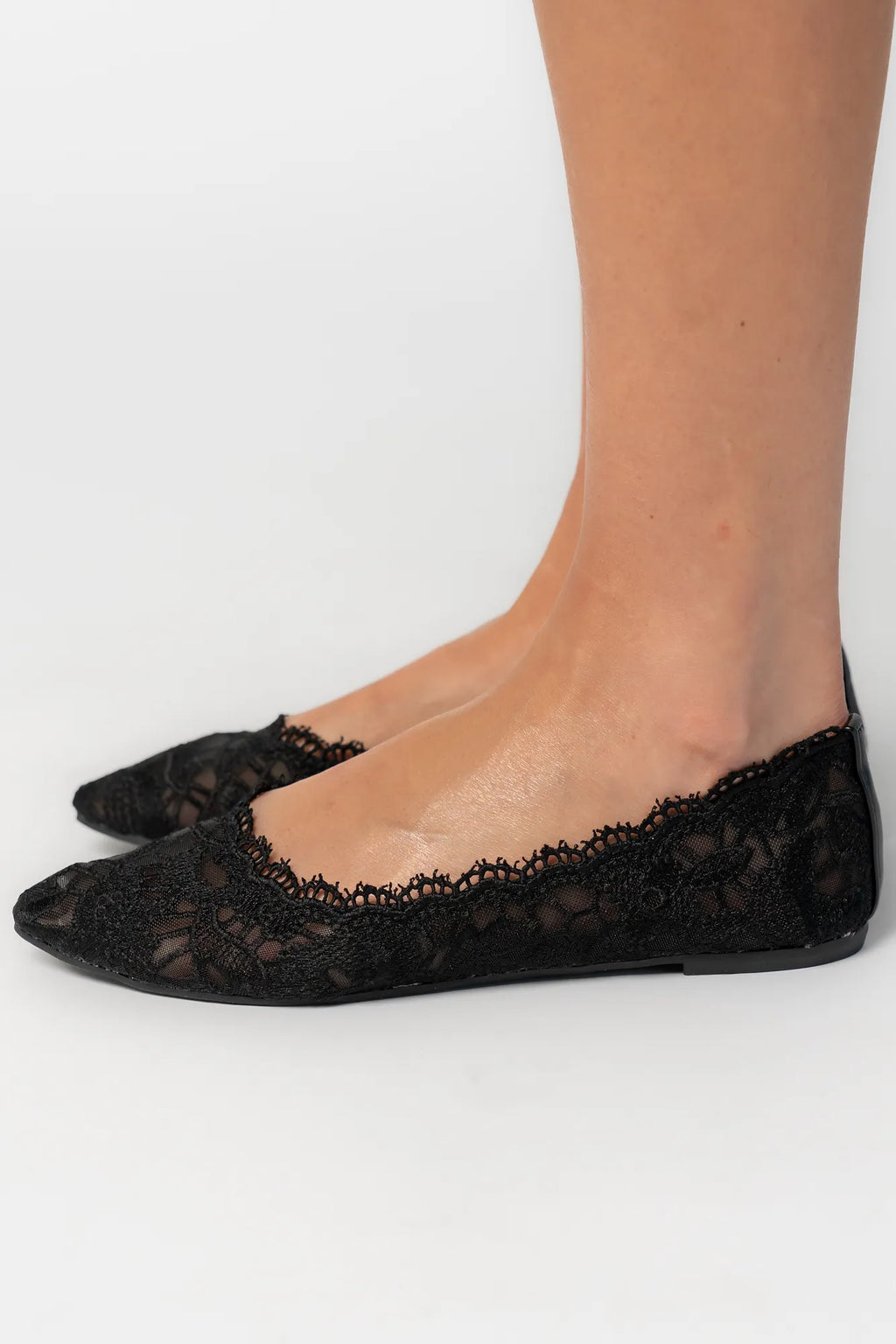 Eirena Lace Ballet Flats | Black