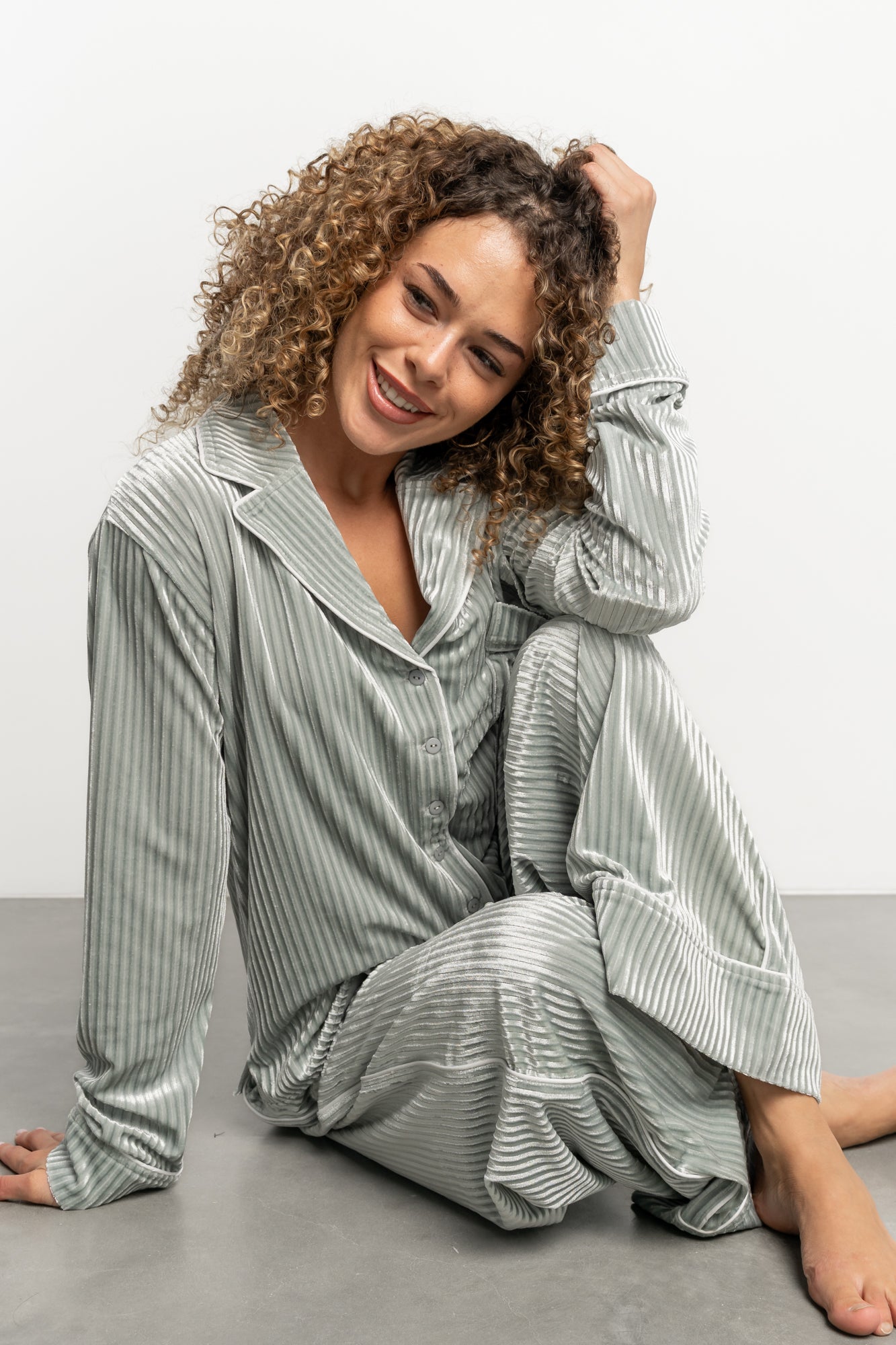 Klara Ribbed Velvet Pajama Set | Sage Secondary image
