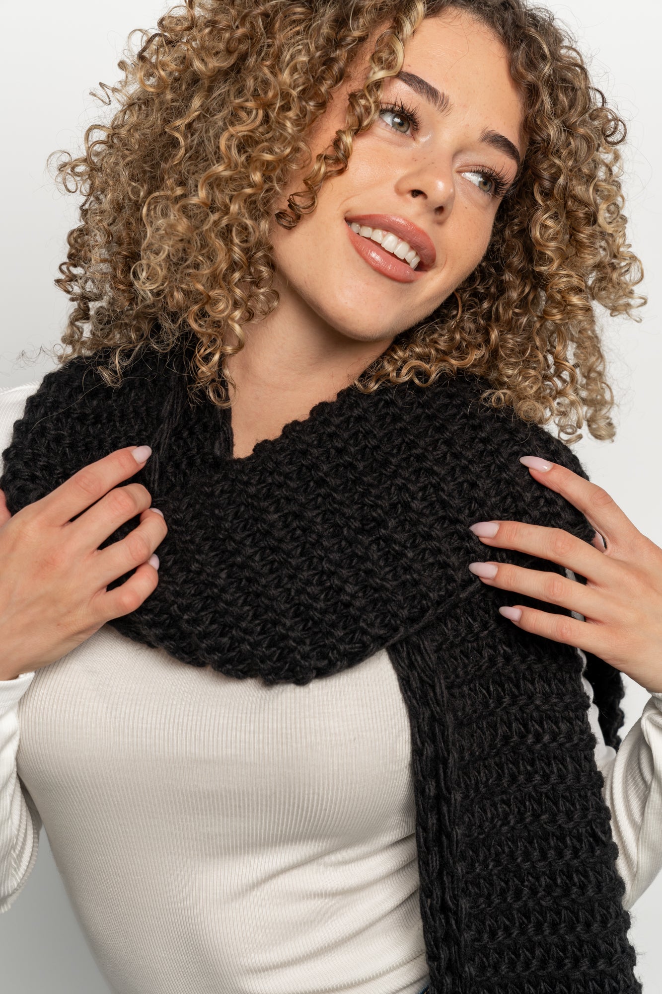 Sarah Chunky Knit Scarf | Black Secondary image