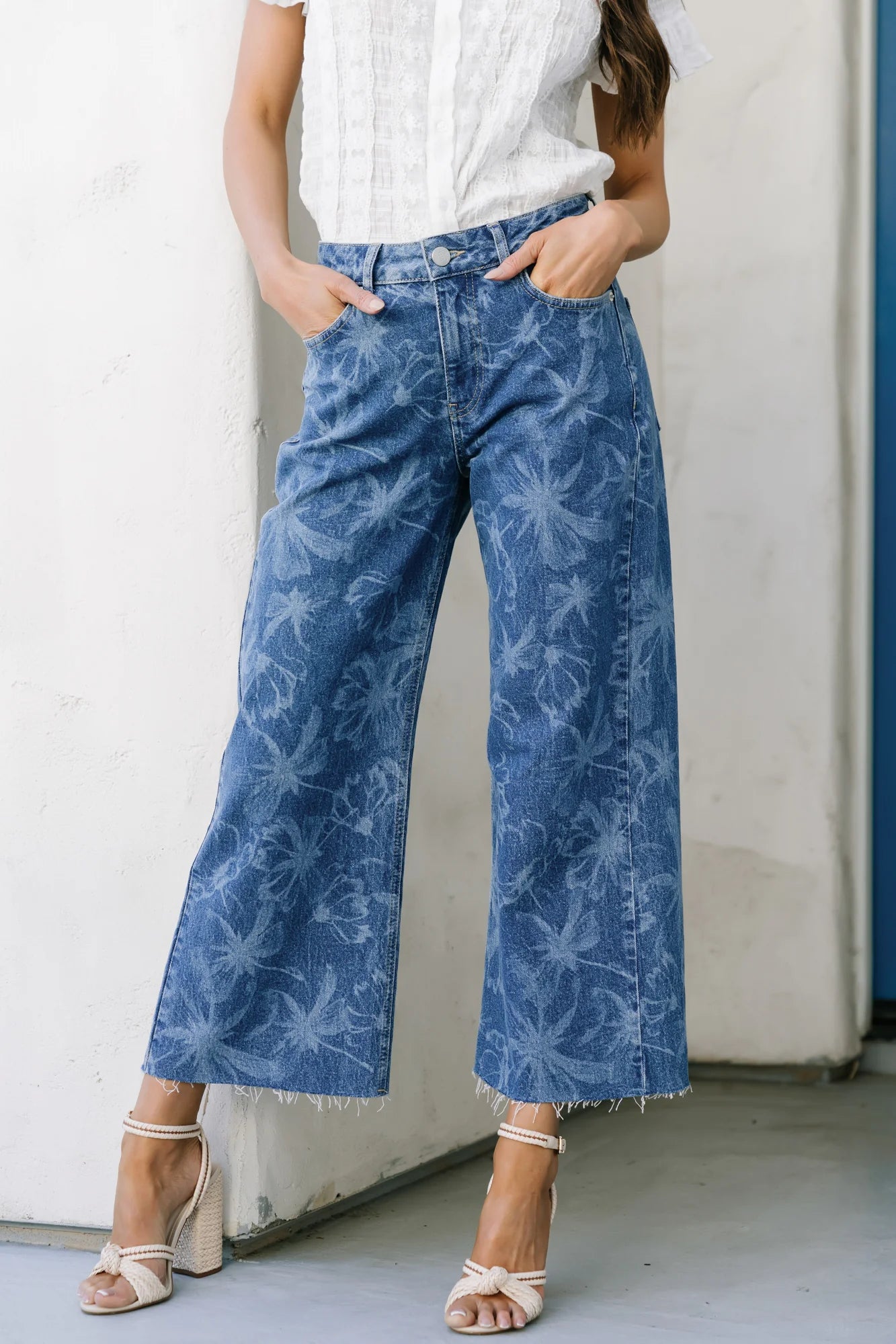 Cádiz Mid Rise Relaxed Jeans | Medium Floral Wash Secondary image