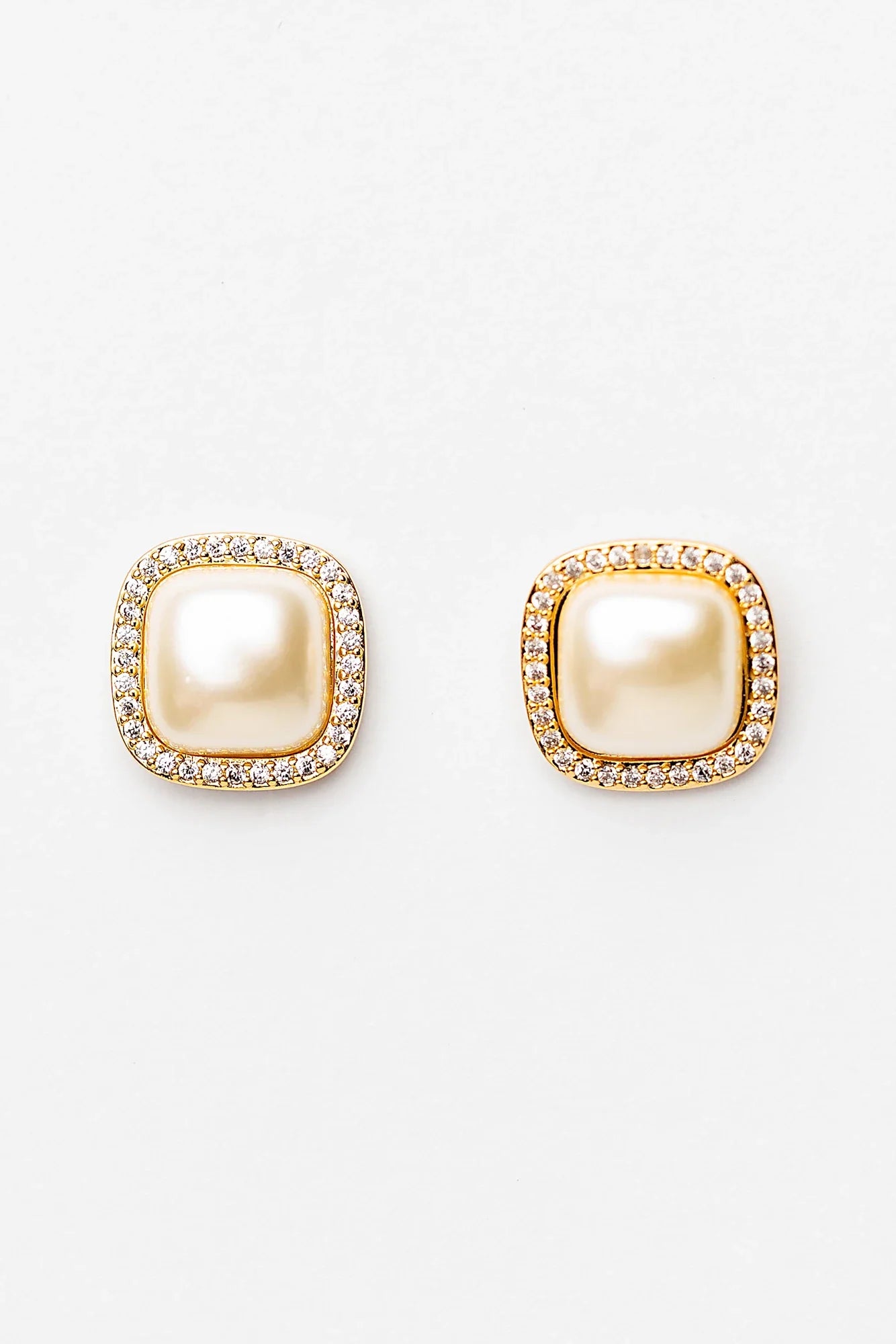 Elianna Pearl Stud Earring | Gold Secondary image
