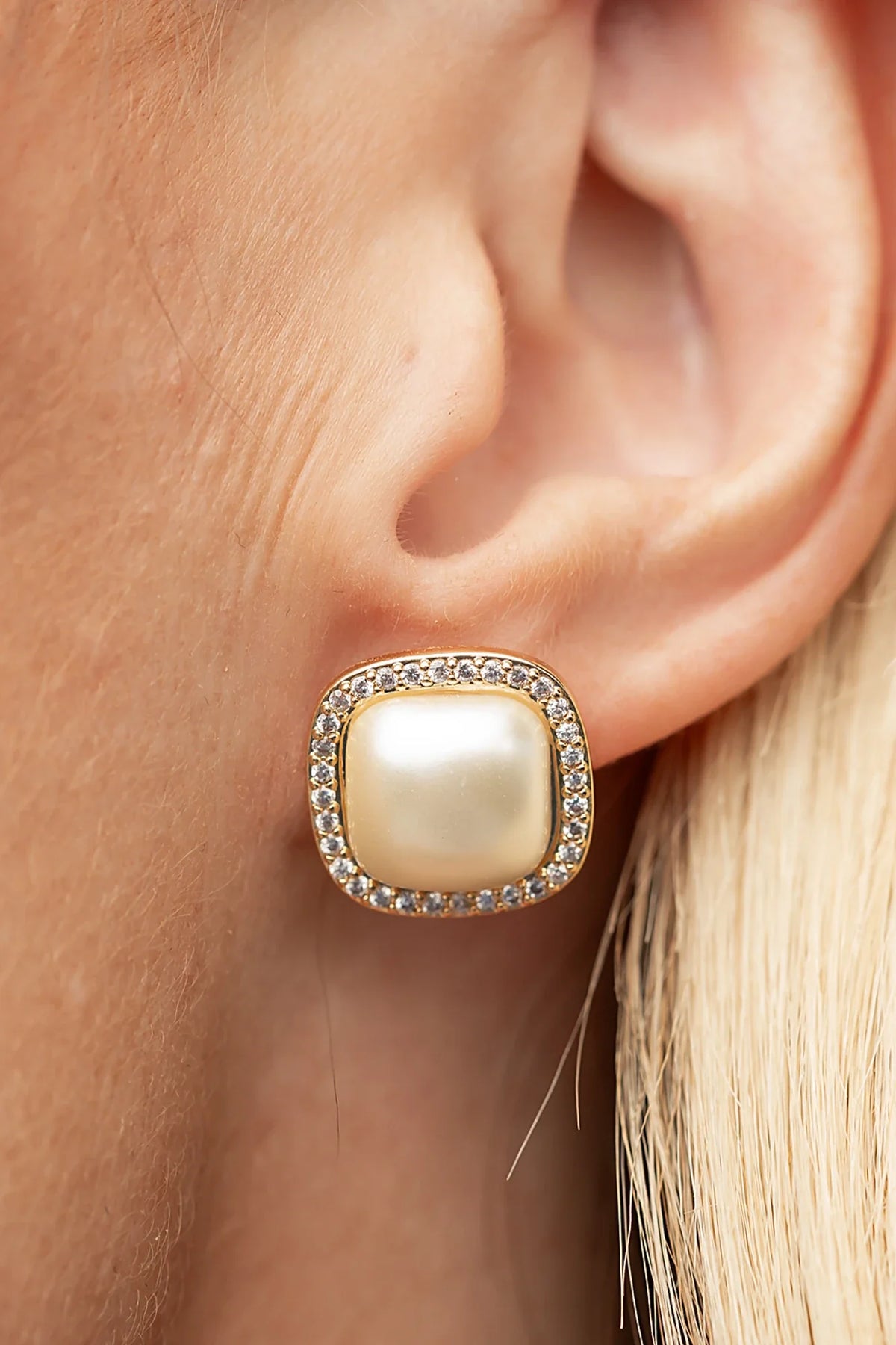 Elianna Pearl Stud Earring | Gold